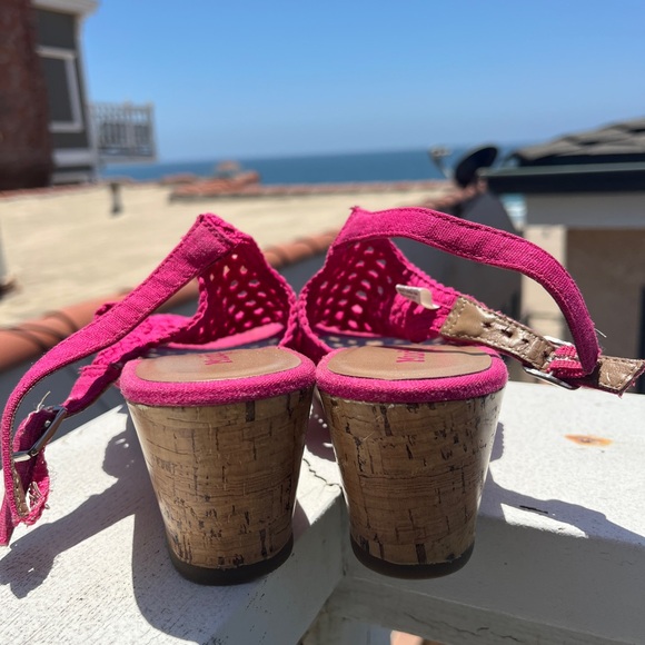 MUDD Pink Wedge Heel Shoes Size 5 - Picture 5 of 7